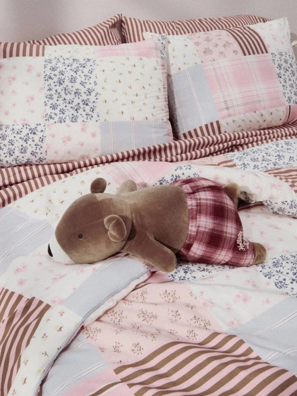 Queen/Full Percale Patchwork Comforter Set from The Hollister Collection Target